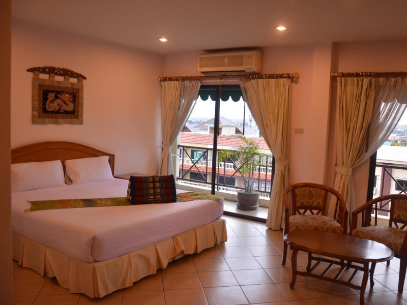 Seven Oaks Inn Haat Jomtien Eksteriør bilde