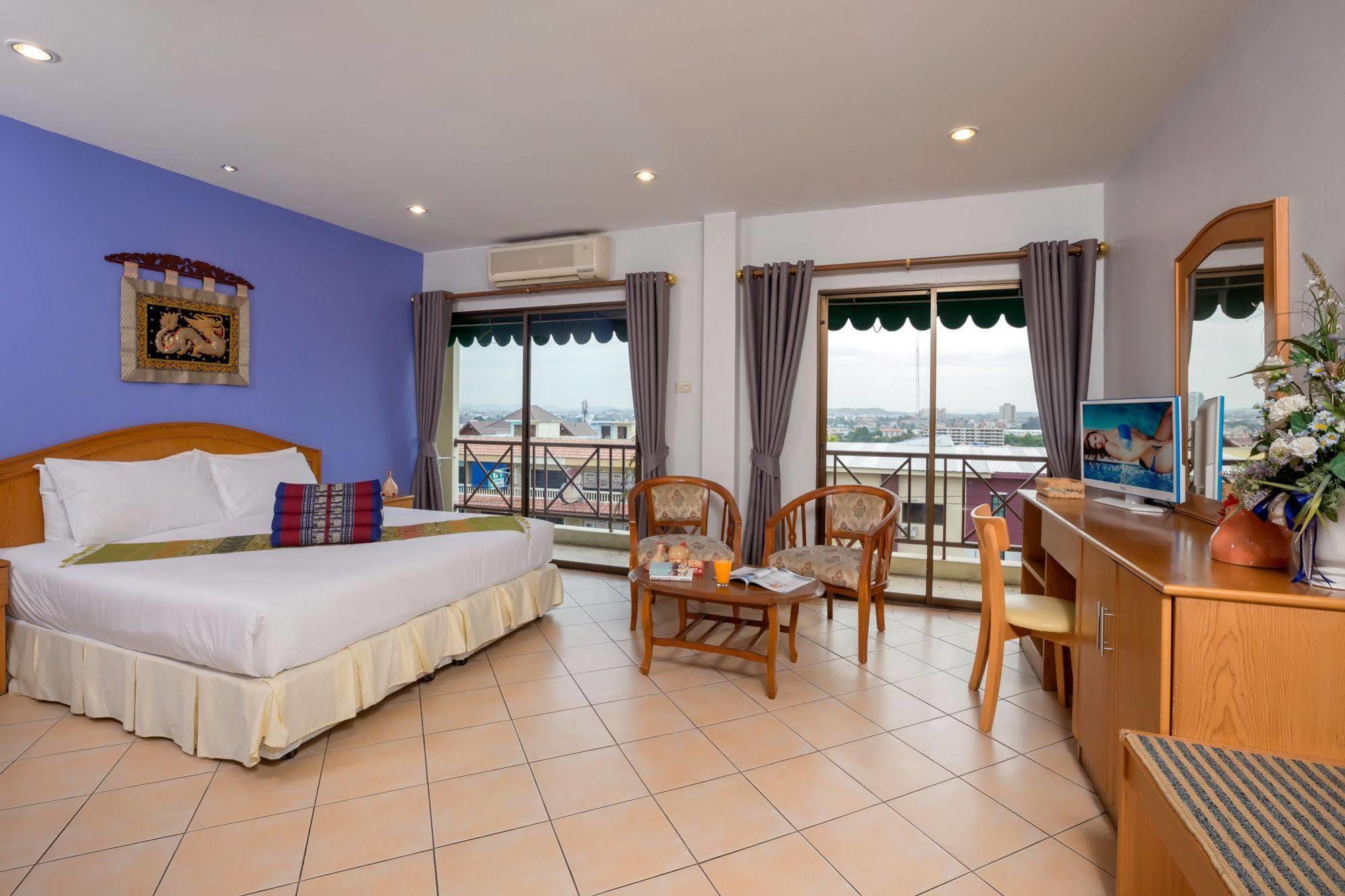 Seven Oaks Inn Haat Jomtien Eksteriør bilde