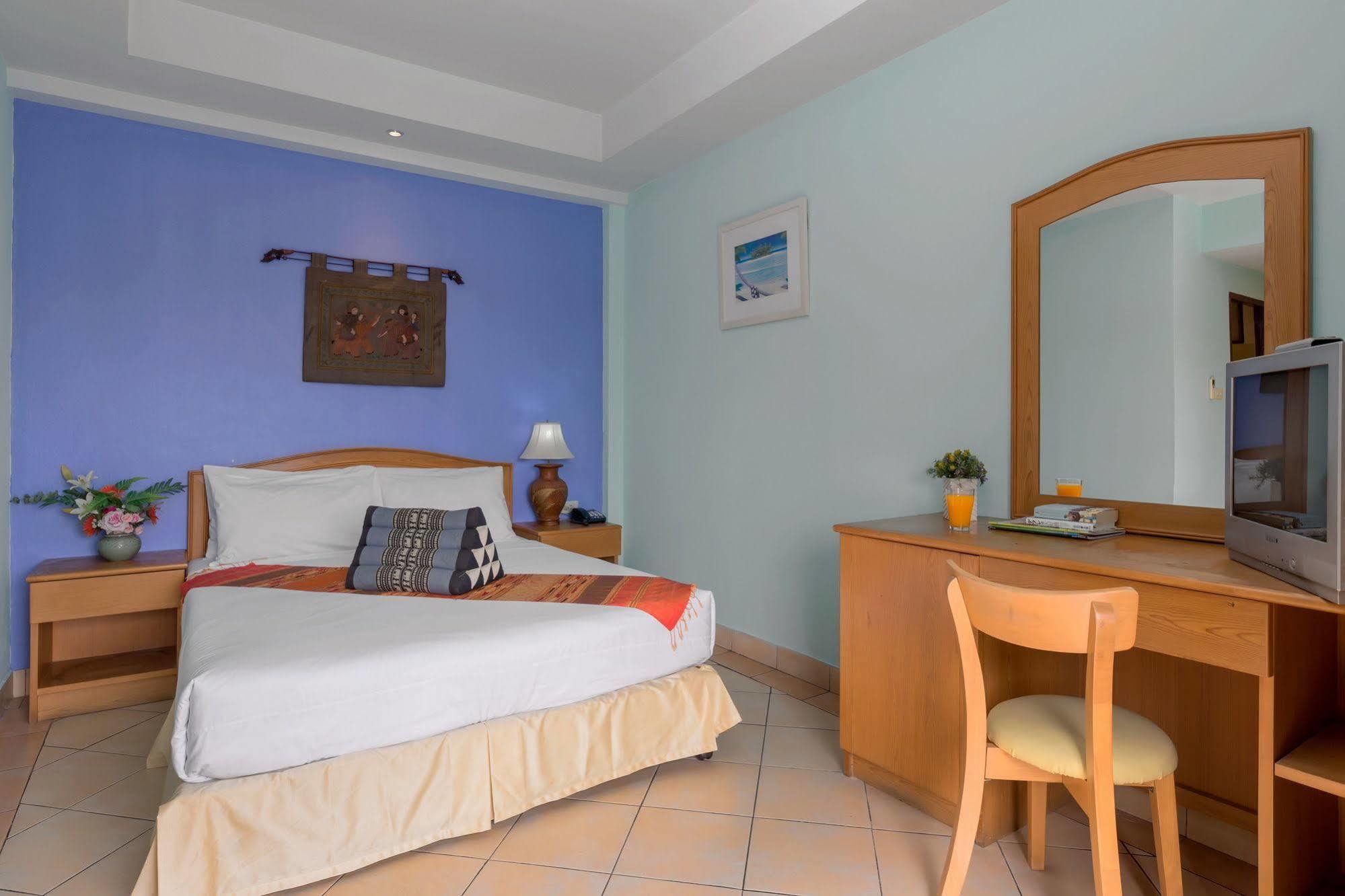 Seven Oaks Inn Haat Jomtien Eksteriør bilde