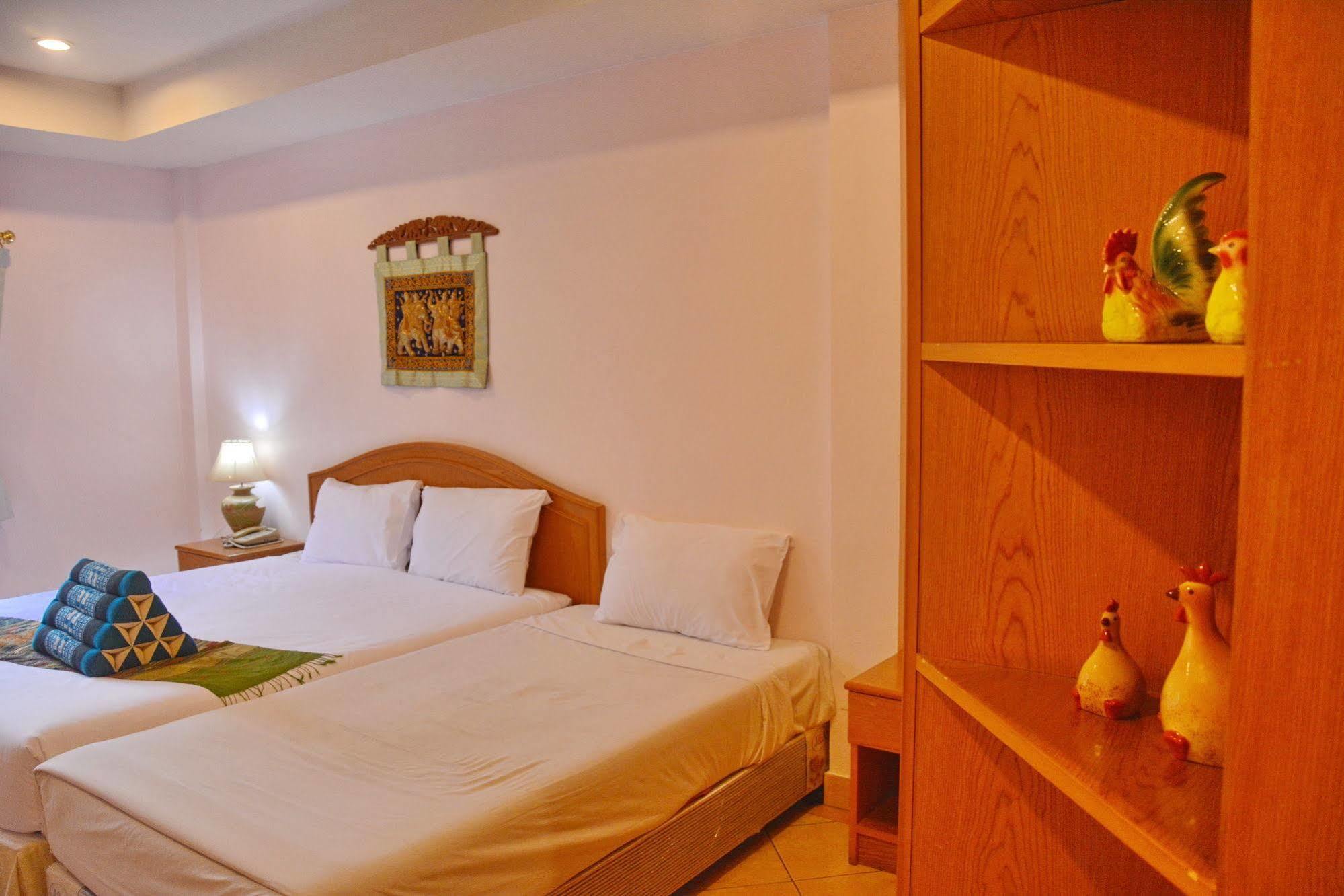 Seven Oaks Inn Haat Jomtien Eksteriør bilde