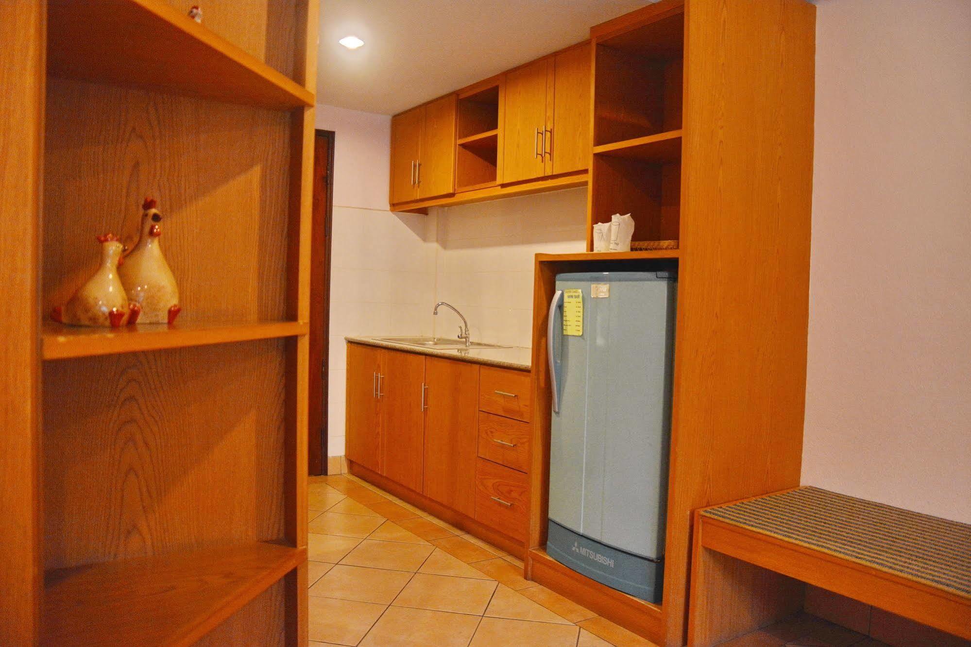 Seven Oaks Inn Haat Jomtien Eksteriør bilde