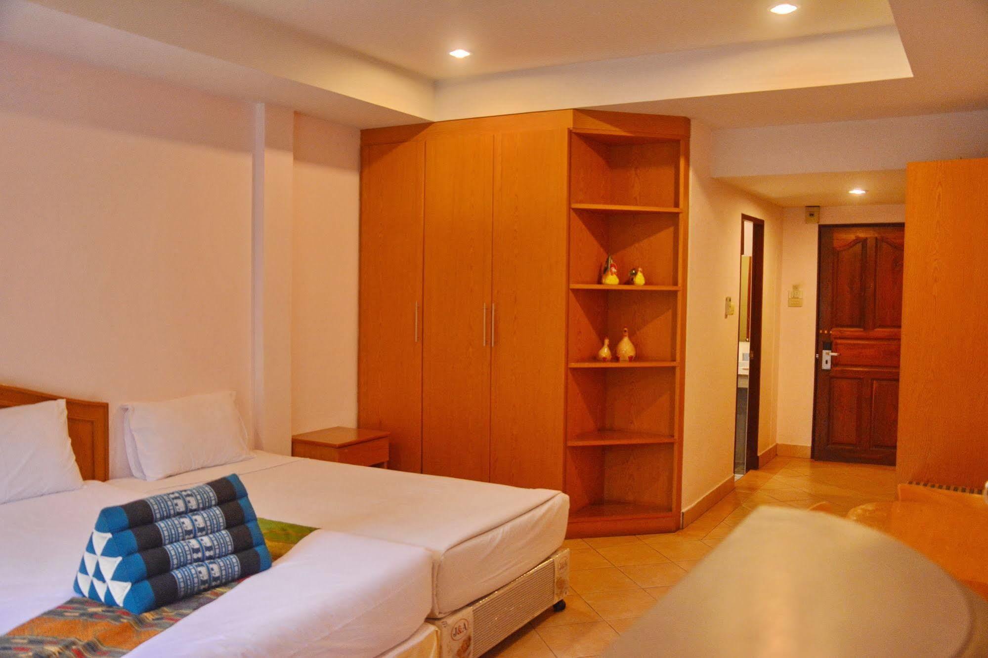 Seven Oaks Inn Haat Jomtien Eksteriør bilde