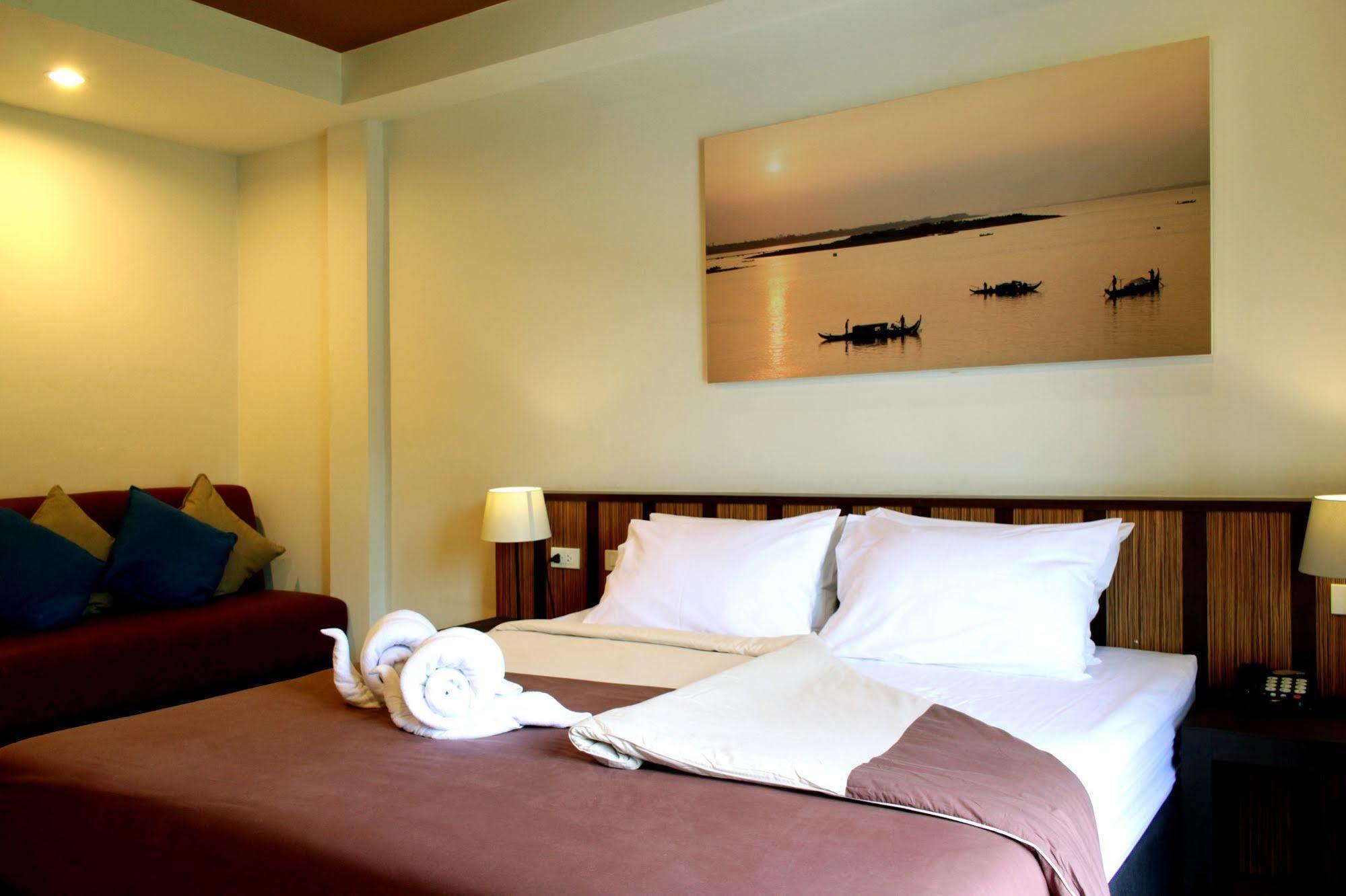Seven Oaks Inn Haat Jomtien Eksteriør bilde